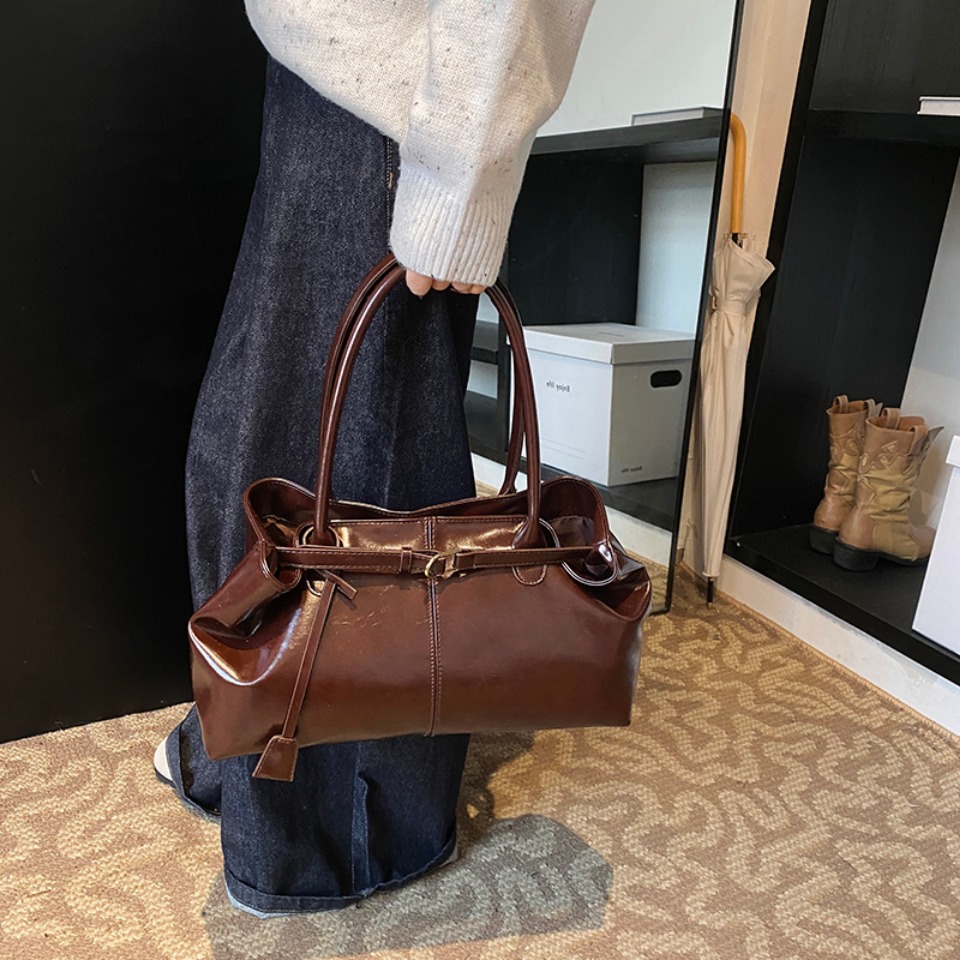 Winter Oil PU Leather Hobo Han - огляд і ціна Leather Workshop