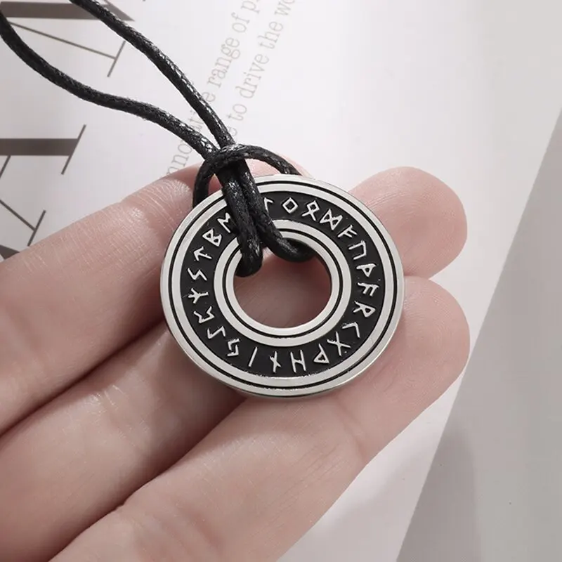 Iceland Nordic Vegvisir Helmet - огляд і ціна Leatherwork Rings
